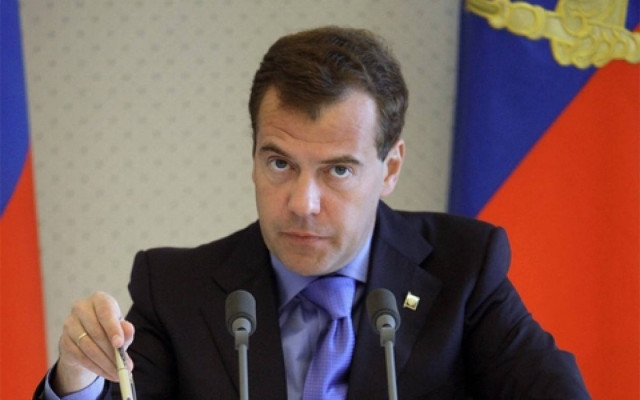 Μεντβέντεφ: Είμαστε σίγουροι ότι το ευρώ θα συνεχίσει να υπάρχει;