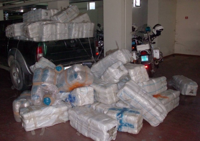 Σχεδόν 1 τόνος κάνναβης σε παραλία της Ηλείας-Σε εξέλιξη επιχείρηση