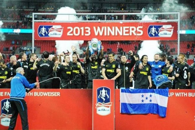 Η Πρέμιερ Λιγκ σε κάνει αλκοολικό!