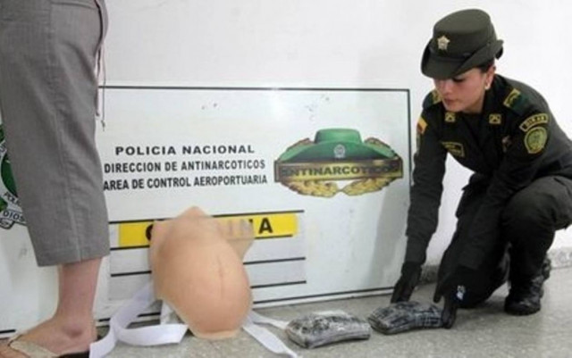 «Έγκυος» έκρυβε κοκαΐνη στην κοιλιά της