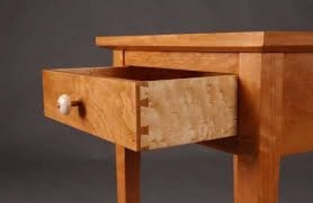 Έμεινε άφωνος με αυτό που βρήκε στο συρτάρι της «άτακτης» γυναίκας του