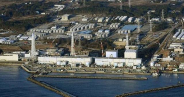 Ατμός πάνω από αντιδραστήρα της Φουκουσίμα