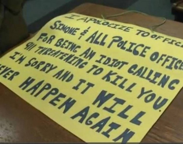 Απίστευτο: Το δικαστήριο του επέβαλε να φορέσει πλακάτ που έγραφε...