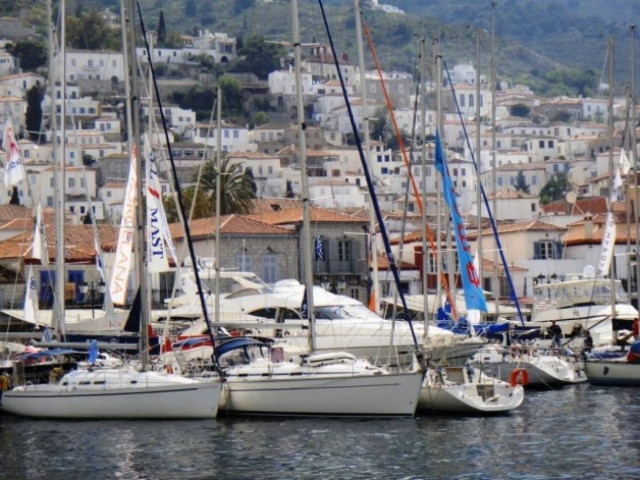 Σύγκρουση δύο αλιευτικών σκαφών στην Ύδρα