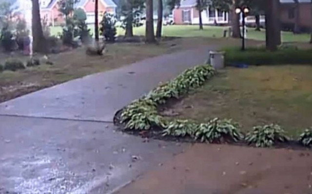 Βίντεο: Δύο κεραυνοί χτυπούν στο ίδιο σημείο!