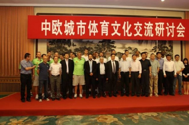 Οι Κινέζοι μαθαίνουν από τον «Εξάστερο» (photos+videos)