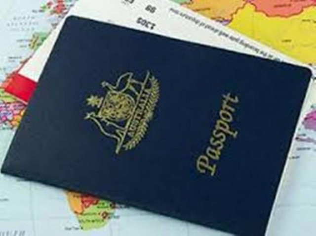 Εξαρθρώθηκε κύκλωμα που εφοδίαζε αλλοδαπούς με πλαστά έγγραφα