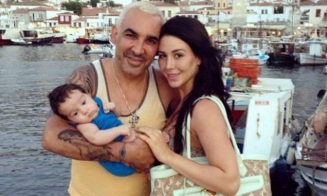 Οι ελληνικές διακοπές του Άλκη Δαυίδ με το γιο και τη σύζυγό του