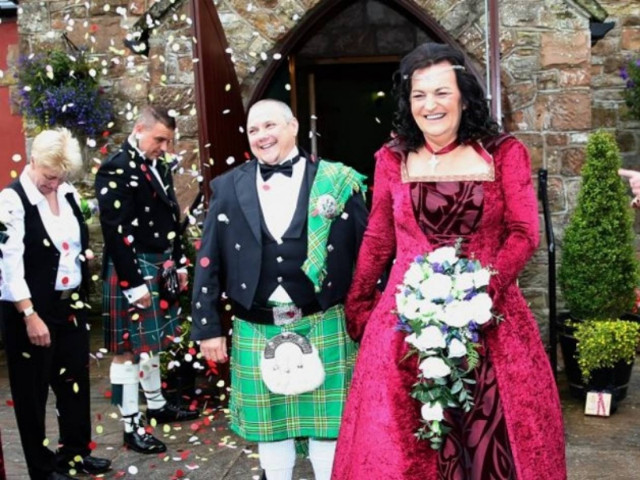 Νύφη πρώην άνδρας παντρεύτηκε γαμπρό πρώην γυναίκα! (pics)