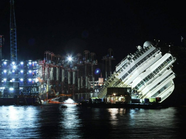 Και πάλι «όρθιο» το Costa Concordia