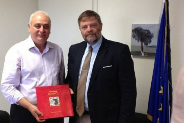 Ο Γερμανός πρέσβης στη Βιάννο μετά την επέτειο του ολοκαυτώματος