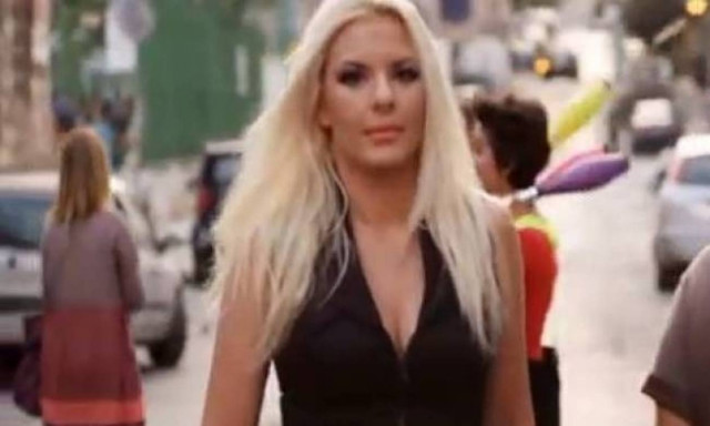 Πιο σέξι από ποτέ η Aννίτα Πάνια στο τρέιλερ της!