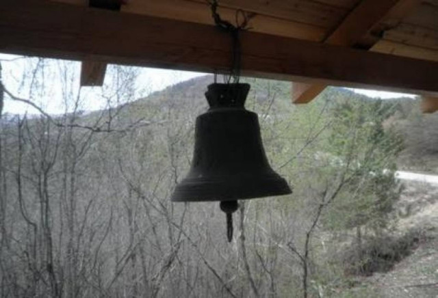 Απίστευτο: Ιερόσυλοι έκλεψαν από εκκλησάκι καμπάνα 300 κιλών!