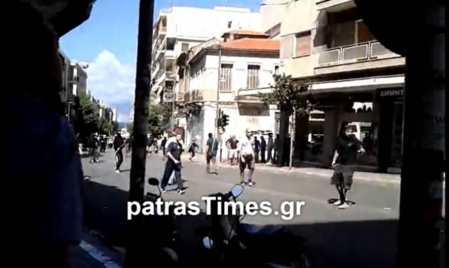 Πάτρα: Ιταλός έβγαλε όπλο κατά διαδηλωτών (vid)