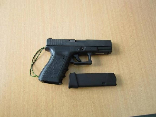 Πάτρα: Αυτό είναι το όπλο με το οποίο απειλούσε διαδηλωτές