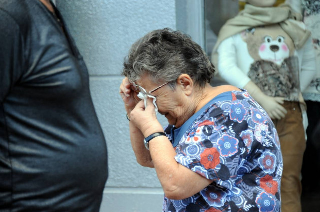 Θρήνος στη γειτονιά του Παύλου Φύσσα (pics)