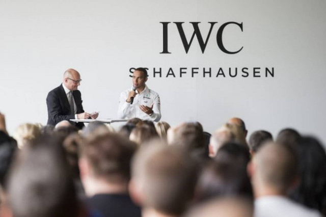Ο Lewis Hamilton κάνει "PIT STOP" στην IWC SCHAFFHAUSEN