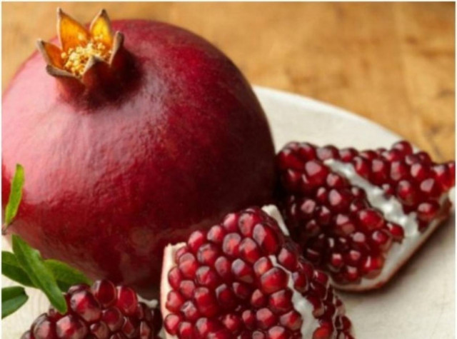 Μάσκα ομορφιάς από ρόδι κατά της γήρανσης