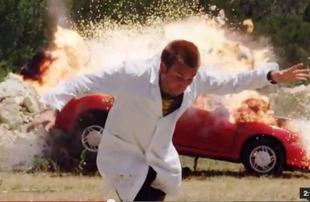 Βίντεο: Έκρηξη αυτοκινήτου σε αργή κίνηση