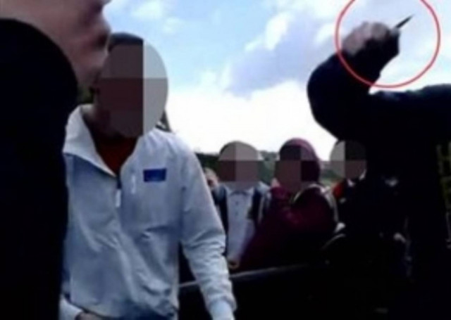 Τράβηξε μαχαίρι έξω από σχολείο (vid)