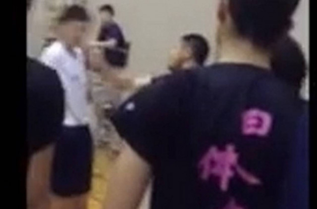 Σάλος στην Ιαπωνία με καθηγητή που χαστουκίζει αλύπητα μαθητή (vid)