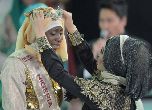 Κέρδισε τα καλλιστεία και απήγγειλε το κοράνι (pics)