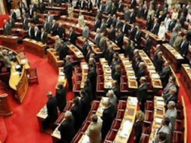 Βουλή: Ενός λεπτού σιγή για τον Π. Φύσσα, απούσας της Χρυσής Αυγής