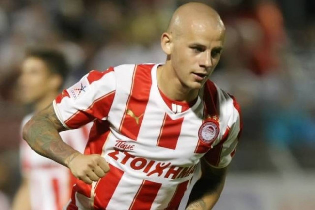 Ποδοσφαιριστής... ξυπνάει από το σεισμό!