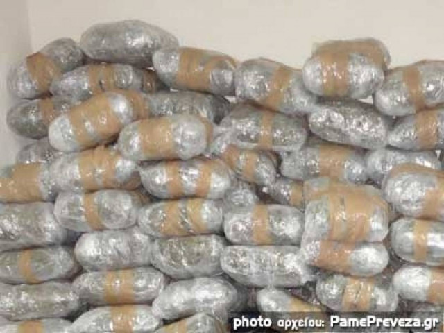 Κουβαλούσε στο αμάξι του 203 κιλά κάνναβης!