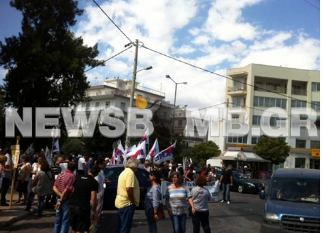 Σε εξέλιξη αντιφασιστικό συλλαλητήριο στην Ηλιούπολη (Φωτό & Βίντεο)