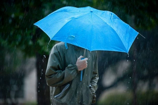 Τοπικές βροχές στα κεντρικά και νότια