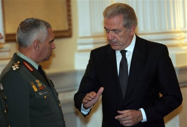 Δ. Αβραμόπουλος: Ψάξτε τυχόν εμπλοκή των Ενόπλων Δυνάμεων στη ΧΑ