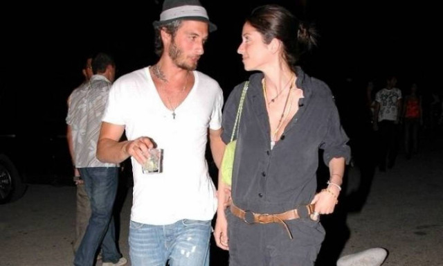 Δείτε την Σοφία Καρβέλα και τον Θανάση Πανουργιά αγκαλιά με τον γιο