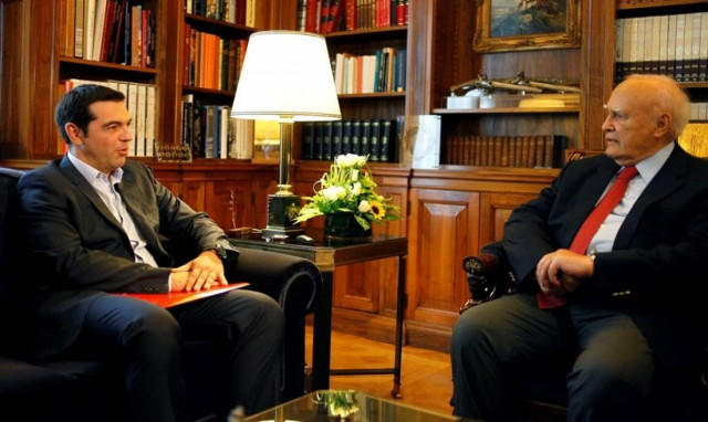 Τσίπρας σε Παπούλια: Είχαμε στον κόρφο μας κρυμμένο το φίδι