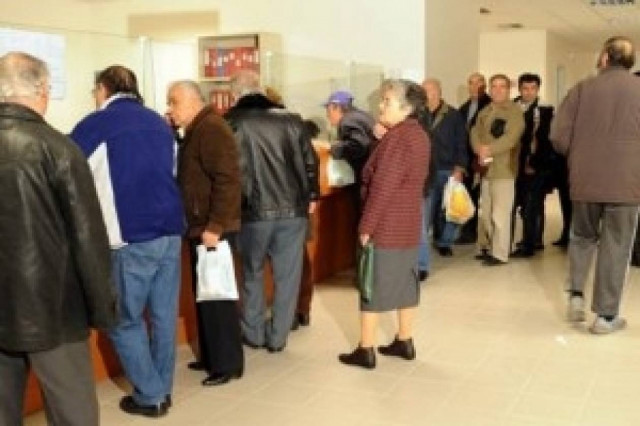 Ψαλίδι σε 100.000 συντάξεις