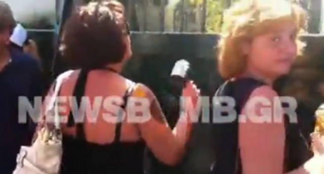 Με... μπρίκια και κατσαρόλες εκπαιδευτικοί στο υπ. Παιδείας (pic+vid)