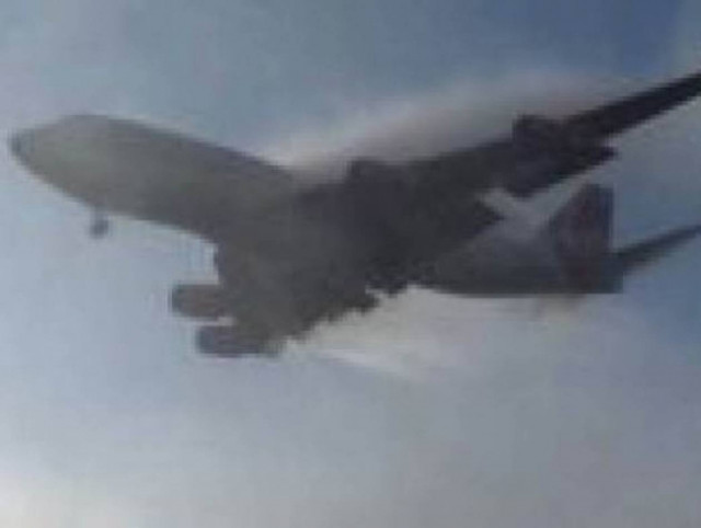 Βίντεο: Αεροπλάνο εμφανίστηκε από το πουθενά!