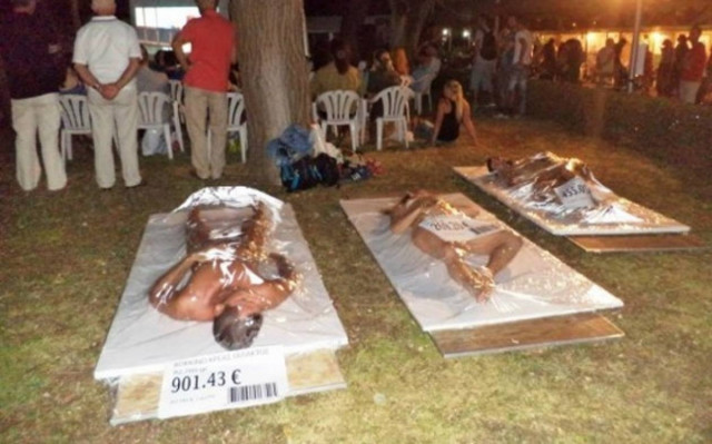 Θεσσαλονίκη: Γυμνή διαμαρτυρία χορτοφάγων (pics)