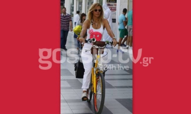 Καβάλα στο ποδήλατο βολτάρει η Μηλιαρέση!