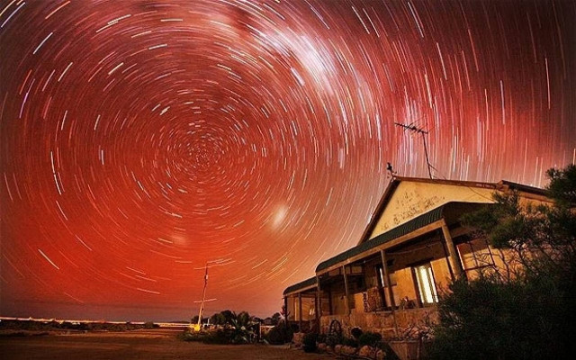 Μοναδικά εντυπωσιακή φωτογραφία από την περιστροφή της Γης!