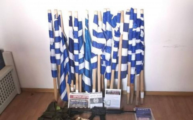 Oπλοστάσιο στο σπίτι Χρυσαυγίτη (pics-vid)