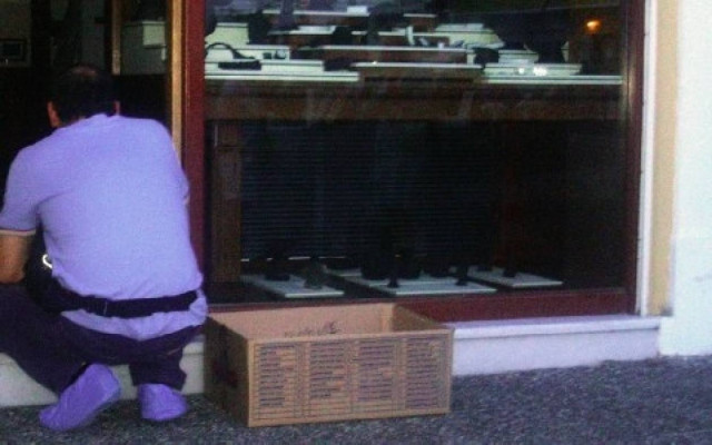 Θεσσαλονίκη: Άρπαξαν κοσμήματα αξίας 60.000 ευρώ