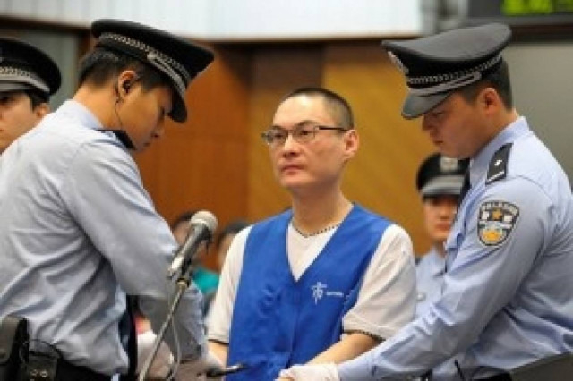 Σε θάνατο καταδικάστηκε ο οδηγός που πέταξε μωρό από καροτσάκι