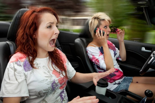 Δέκα αντρικές συμβουλές στις γυναίκες οδηγούς!