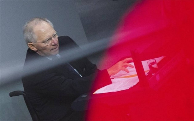 Τρεις στους τέσσερις Γερμανούς θέλουν να παραμείνει ΥΠΟΙΚ ο Σόιμπλε