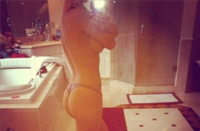 Ποια καλημέρισε τους θαυμαστές της στο Instagram topless;