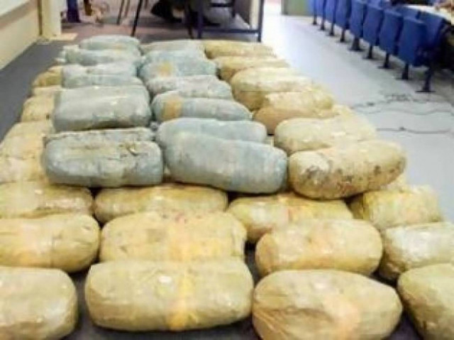 Τον έπιασαν με κοκαΐνη και 15 κιλά χασίς