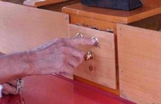 Έβαλαν κάμερα για να δουν ποιος κλέβει το παγκάρι!