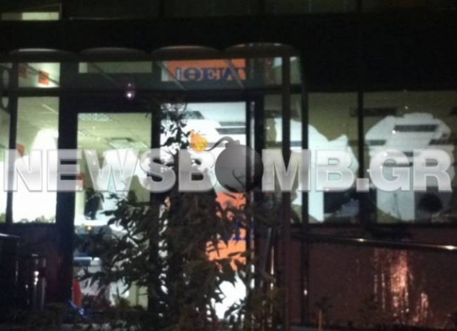 Επίθεση στα γραφεία της εφημερίδας «Πρώτο Θέμα» (pics+vid)