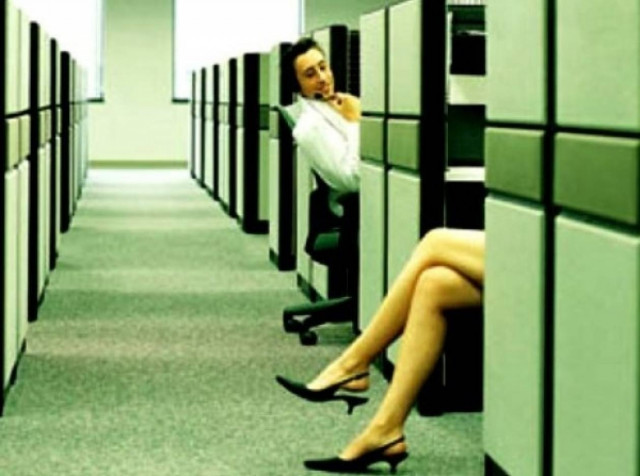 Εργάζομαι στη Γερμανία και μου αρέσει ένας συνάδελφος στη δουλειά...